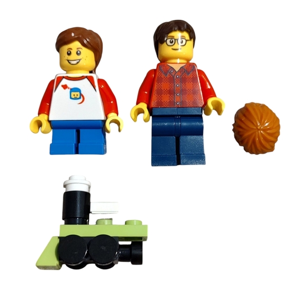Retired Limited Edition Lego Buildable Holiday Present Set 40292 - Picture 8 of 9